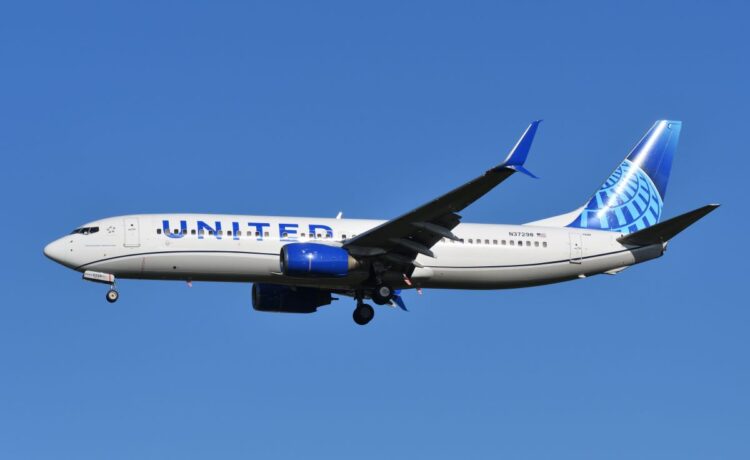 UNITED AIRLINES B737-800